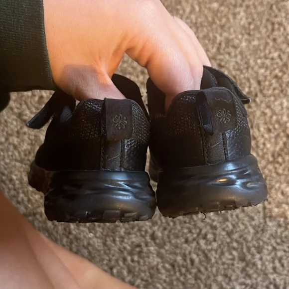 Toddler Nikes - Picture 3 of 6